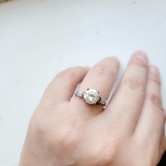Vintage Sterling Silver 925 CZ Simulated Diamond Engagement Ring, size 6 - Picture 4 of 8